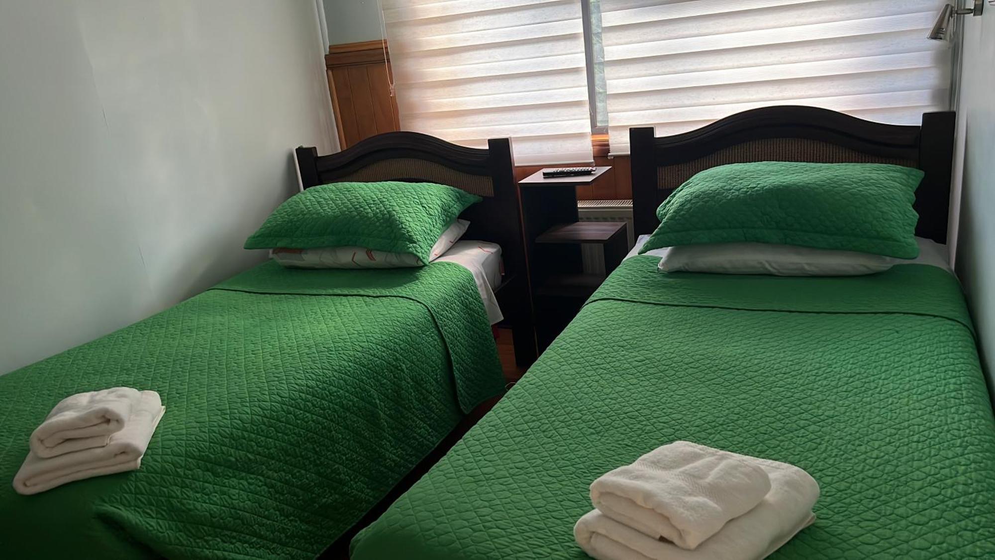 Hostal Victoria Punta Arenas Exterior photo
